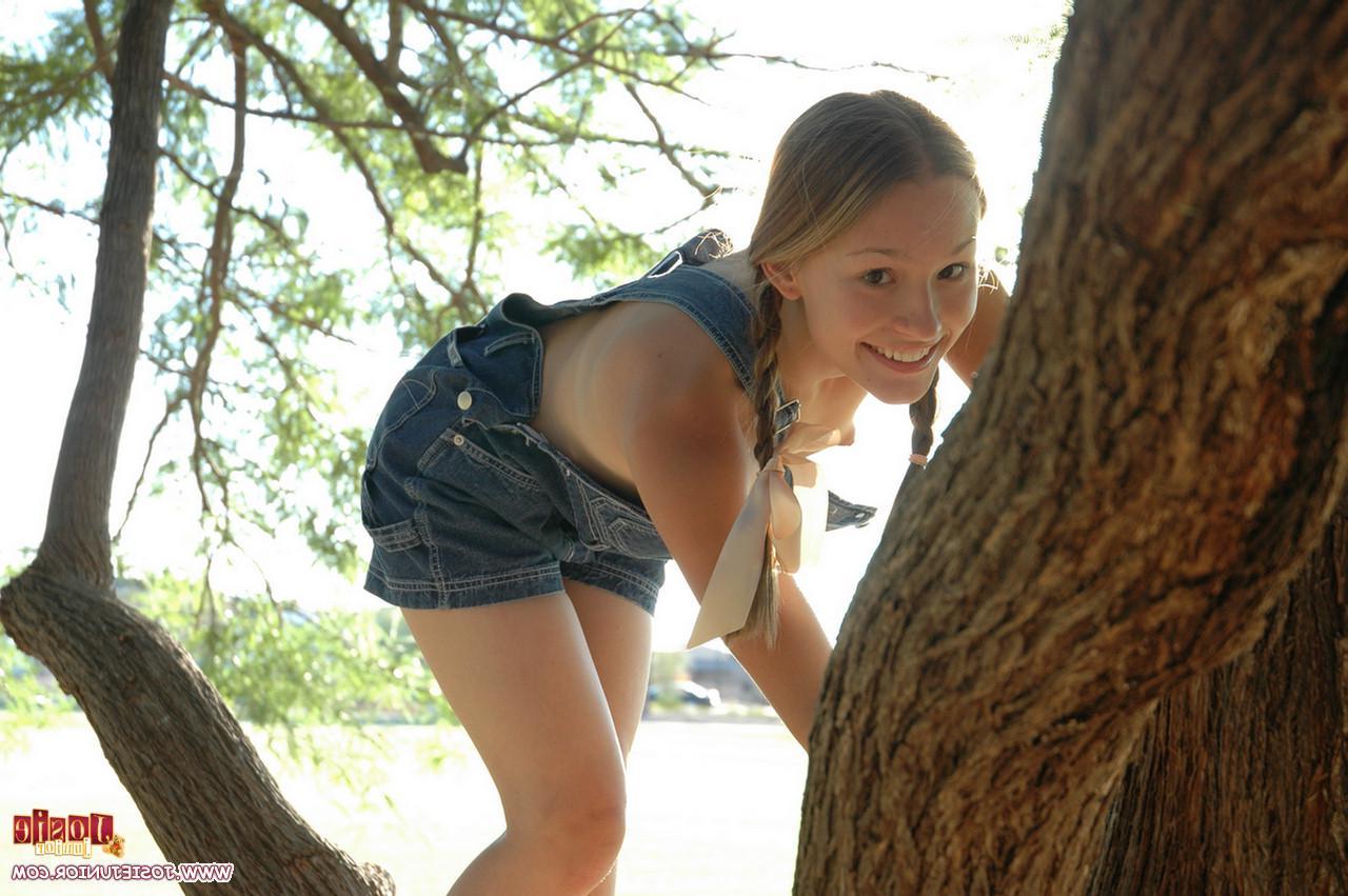 20P Pictures of teen babe Josie Junior naked outside
