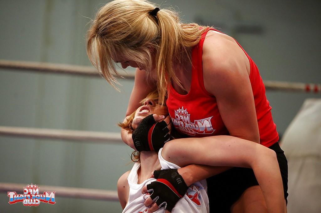 16P Catfight in the wrestling ring turns into hot lesbian action