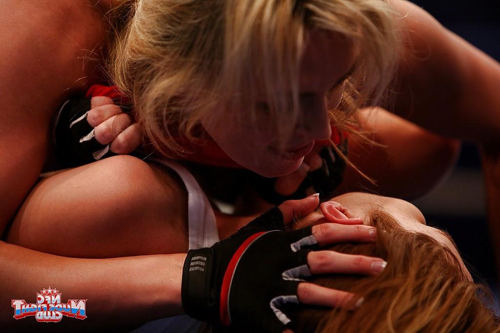 16P Catfight in the wrestling ring turns into hot lesbian action
