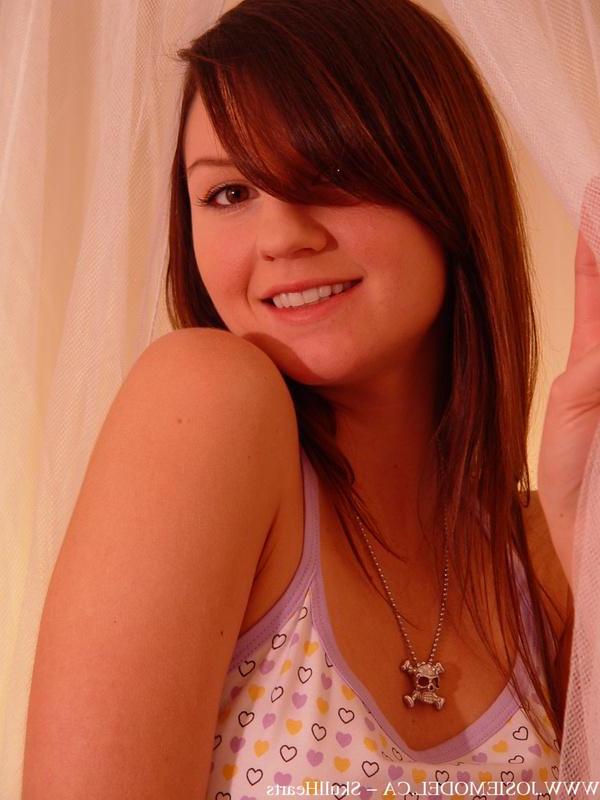 20P Pictures of Josie Model showing you her perky boobs