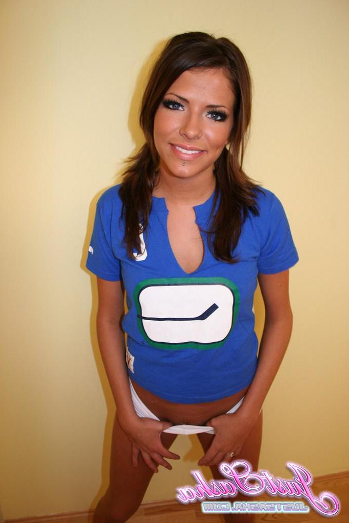20P Pictures of teen cutie Just Sasha cheering on her hockey team
