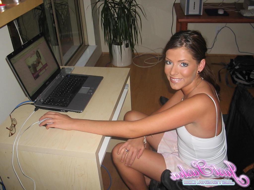 20P Pictures of teen amateur Just Sasha updating her web site