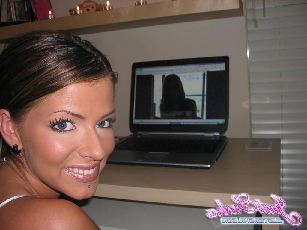 20P Pictures of teen amateur Just Sasha updating her web site