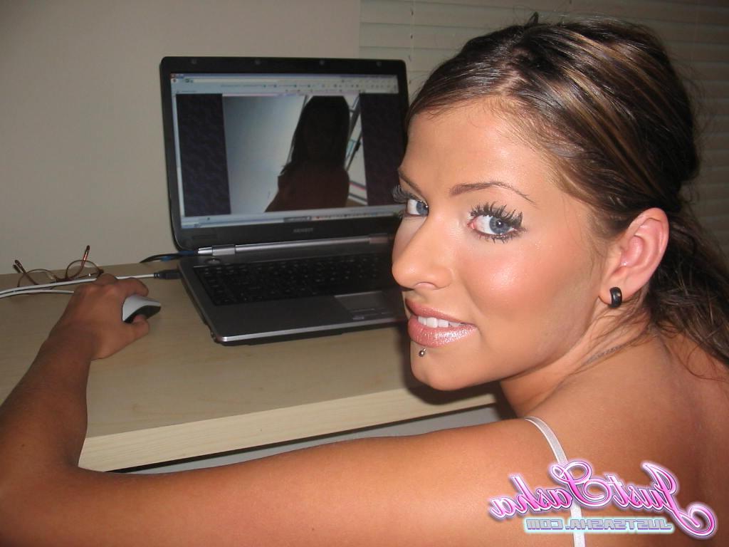 20P Pictures of teen amateur Just Sasha updating her web site