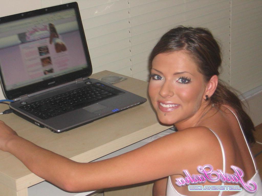 20P Pictures of teen amateur Just Sasha updating her web site