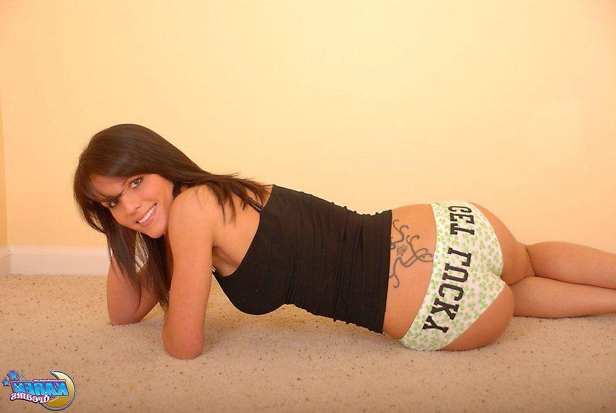 20P Pictures of Karen Dreams getting naked for you