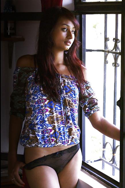 25P Indian topless cuties