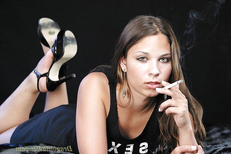 16P Laura Lee - Smoking Fetish at Dragginladies