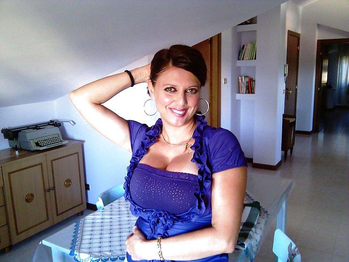 9P Bikini Milf Big Boobs