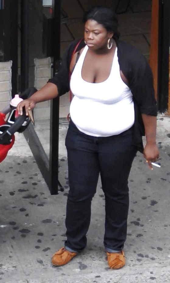 5P Harlem Girls in the Heat 378 New York-Smoking with the Baby