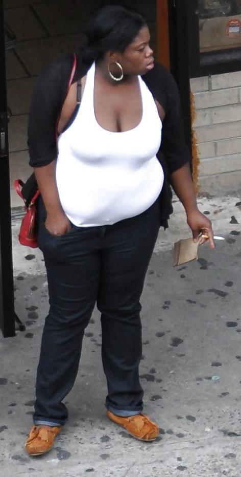 5P Harlem Girls in the Heat 378 New York-Smoking with the Baby