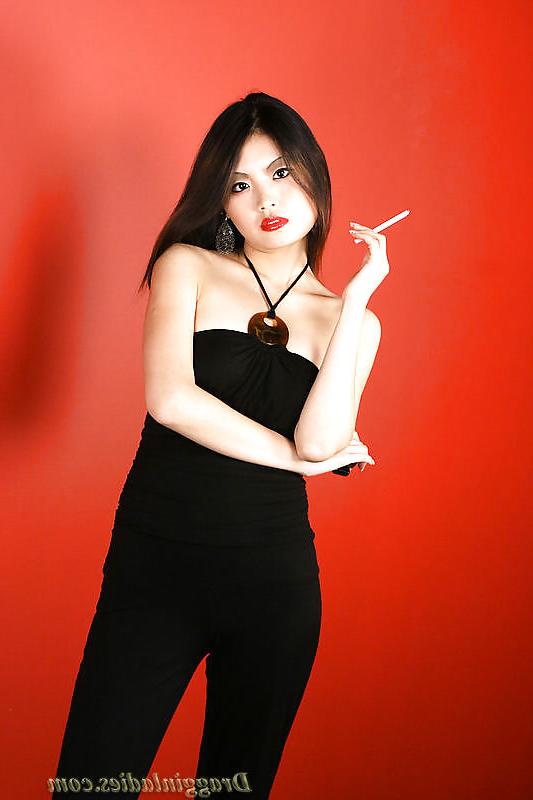 19P Lily 2- Smoking Fetish at Dragginladies