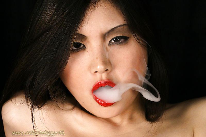 19P Lily 2- Smoking Fetish at Dragginladies