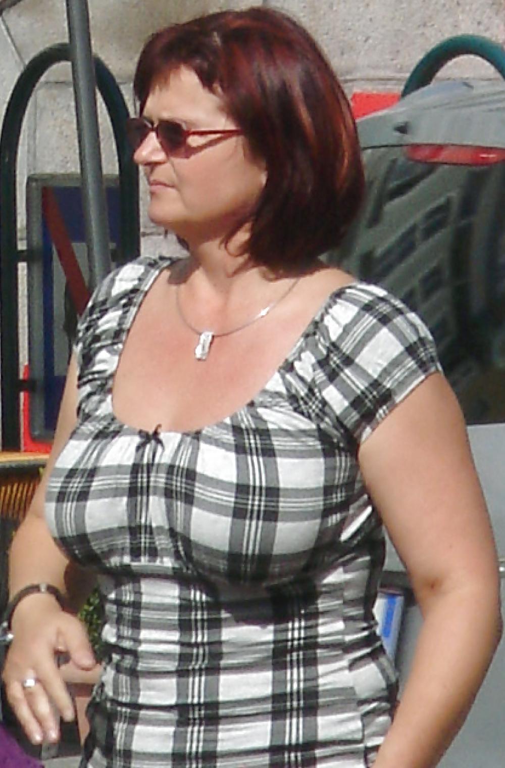 25P Candid Big Boobs