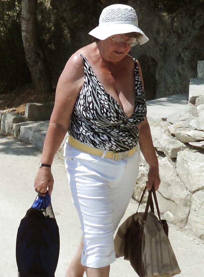 25P Candid Big Boobs