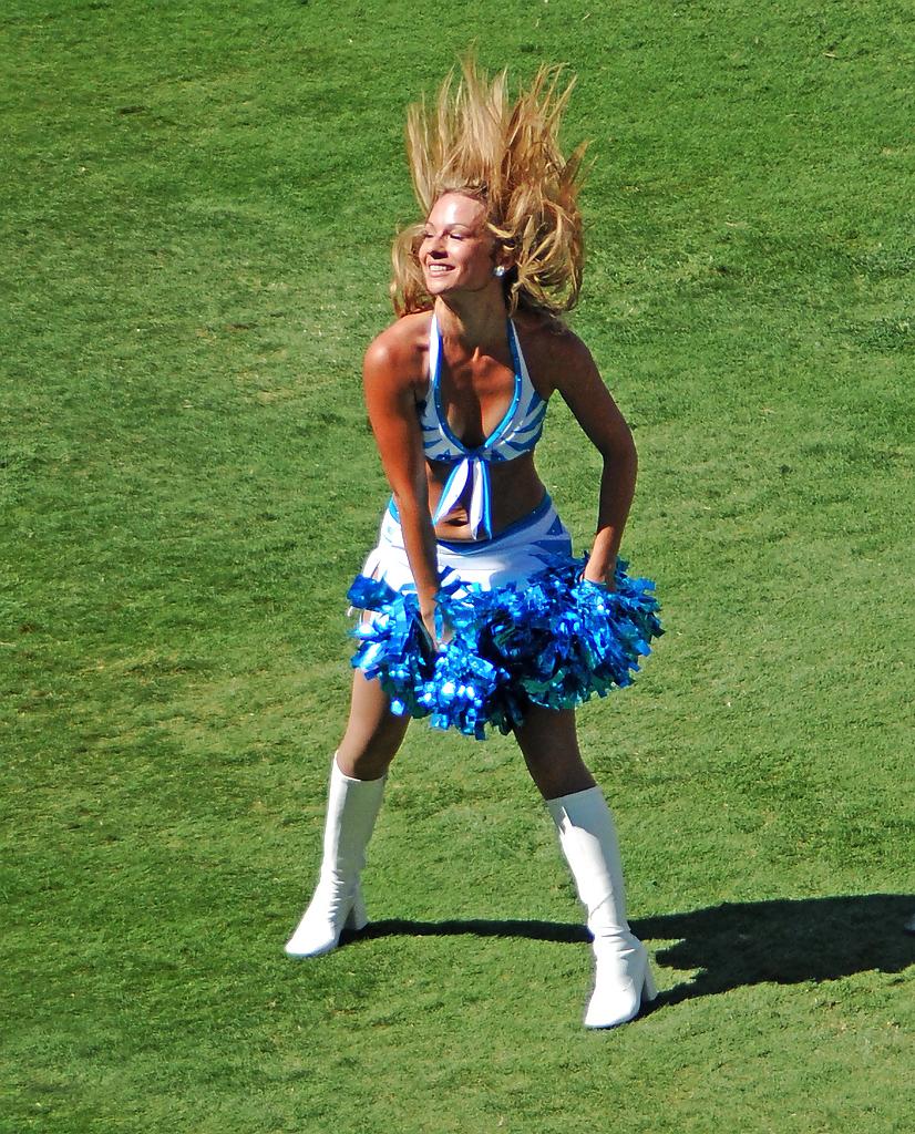 19P Cheerleaders with sexy Boots on....