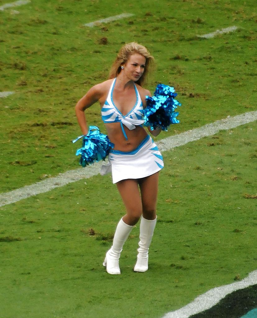 19P Cheerleaders with sexy Boots on....