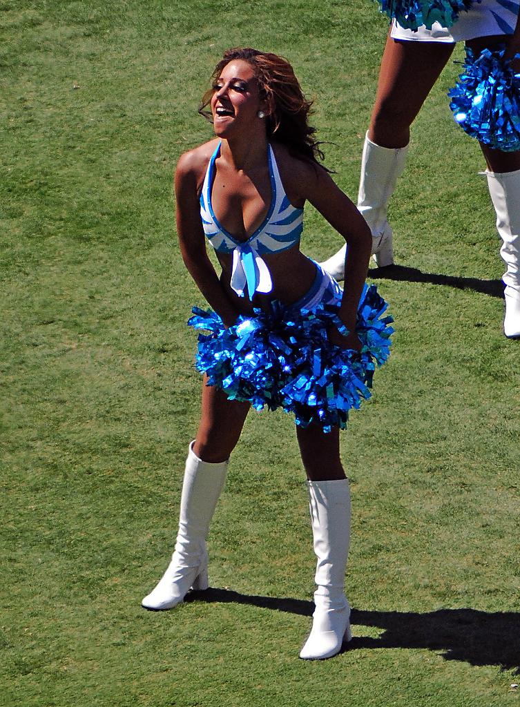 19P Cheerleaders with sexy Boots on....