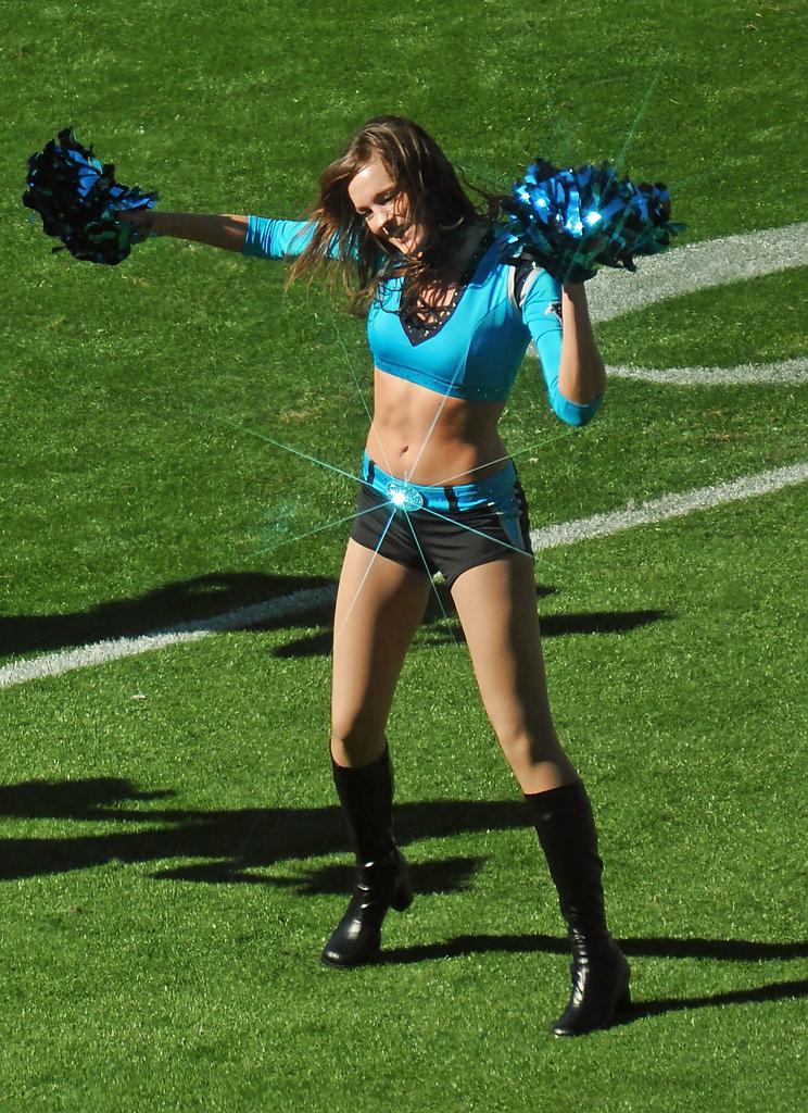 19P Cheerleaders with sexy Boots on....