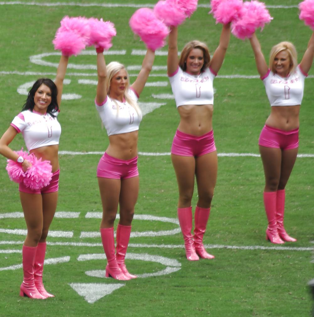 19P Cheerleaders with sexy Boots on....