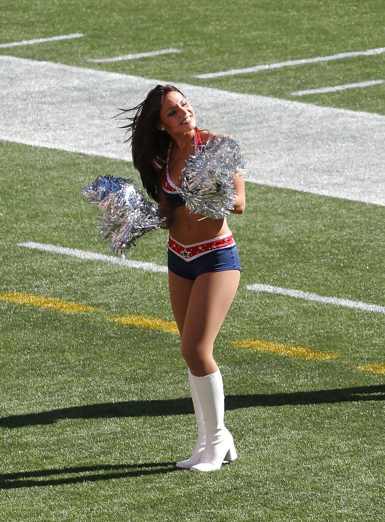19P Cheerleaders with sexy Boots on....