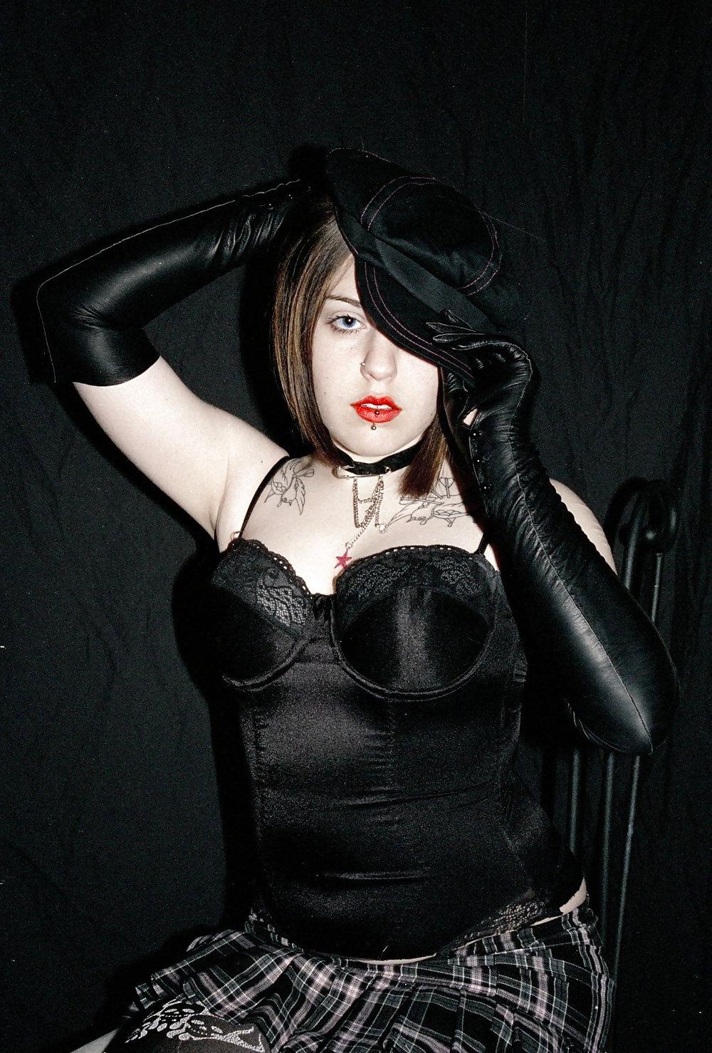 25P Babes in gloves