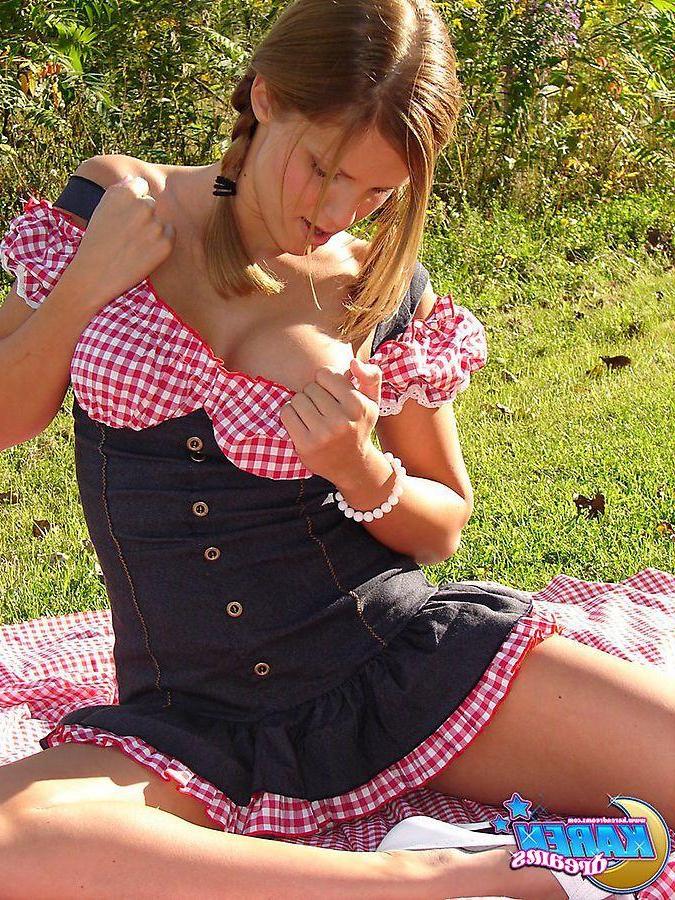 20P Pictures of Karen Dreams showing her boobs outside