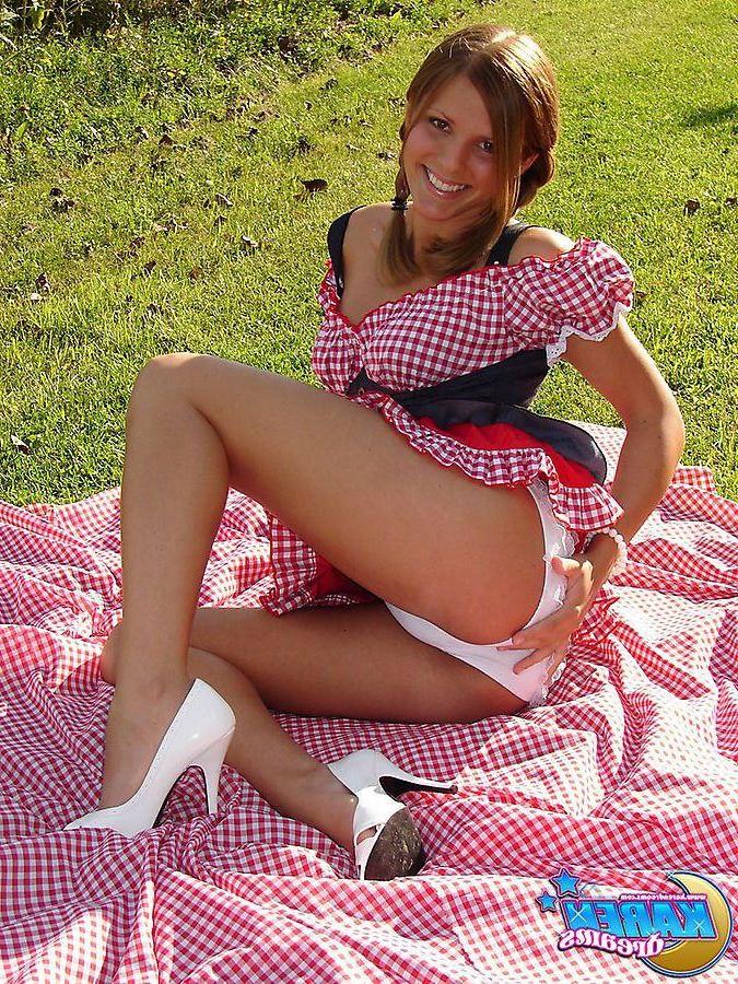 20P Pictures of Karen Dreams showing her boobs outside