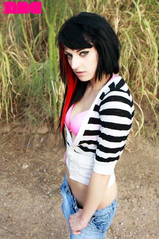 15P Alt babe Kat Von Sexie flashes her perky tits outside