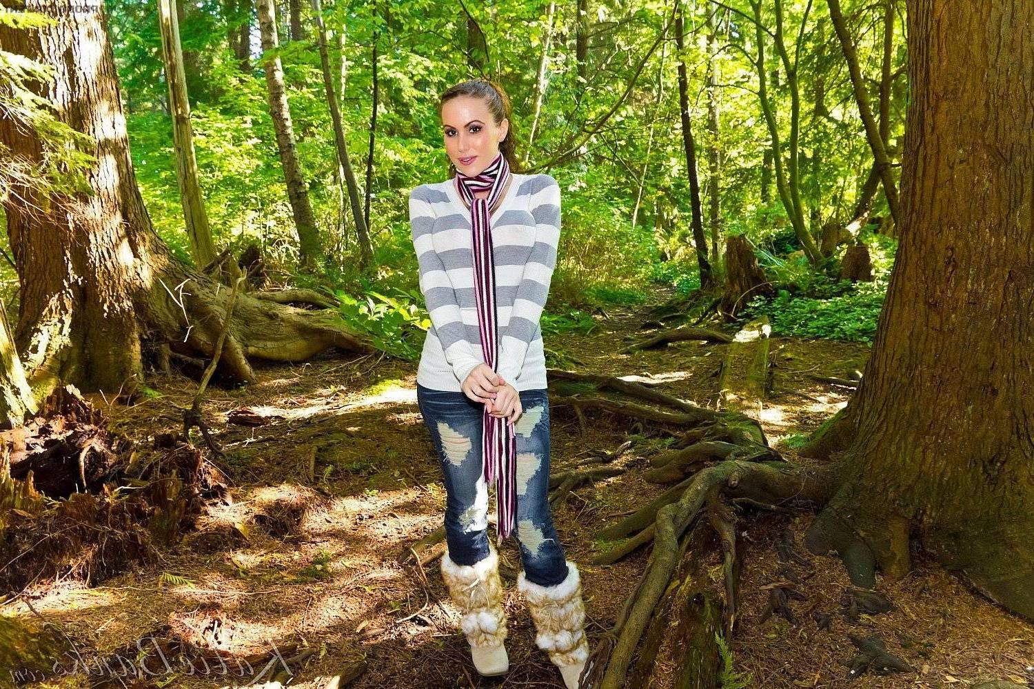 15P Pictures of Katie Banks stripping down to her boots in the woods