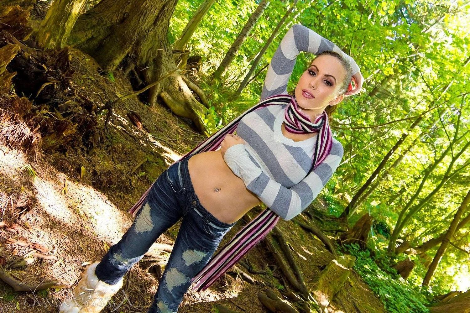 15P Pictures of Katie Banks stripping down to her boots in the woods