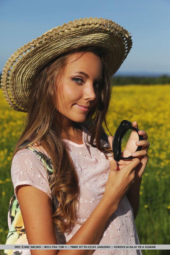 18P Mango A flaunts her smoking hot body as she poses on the flowery field