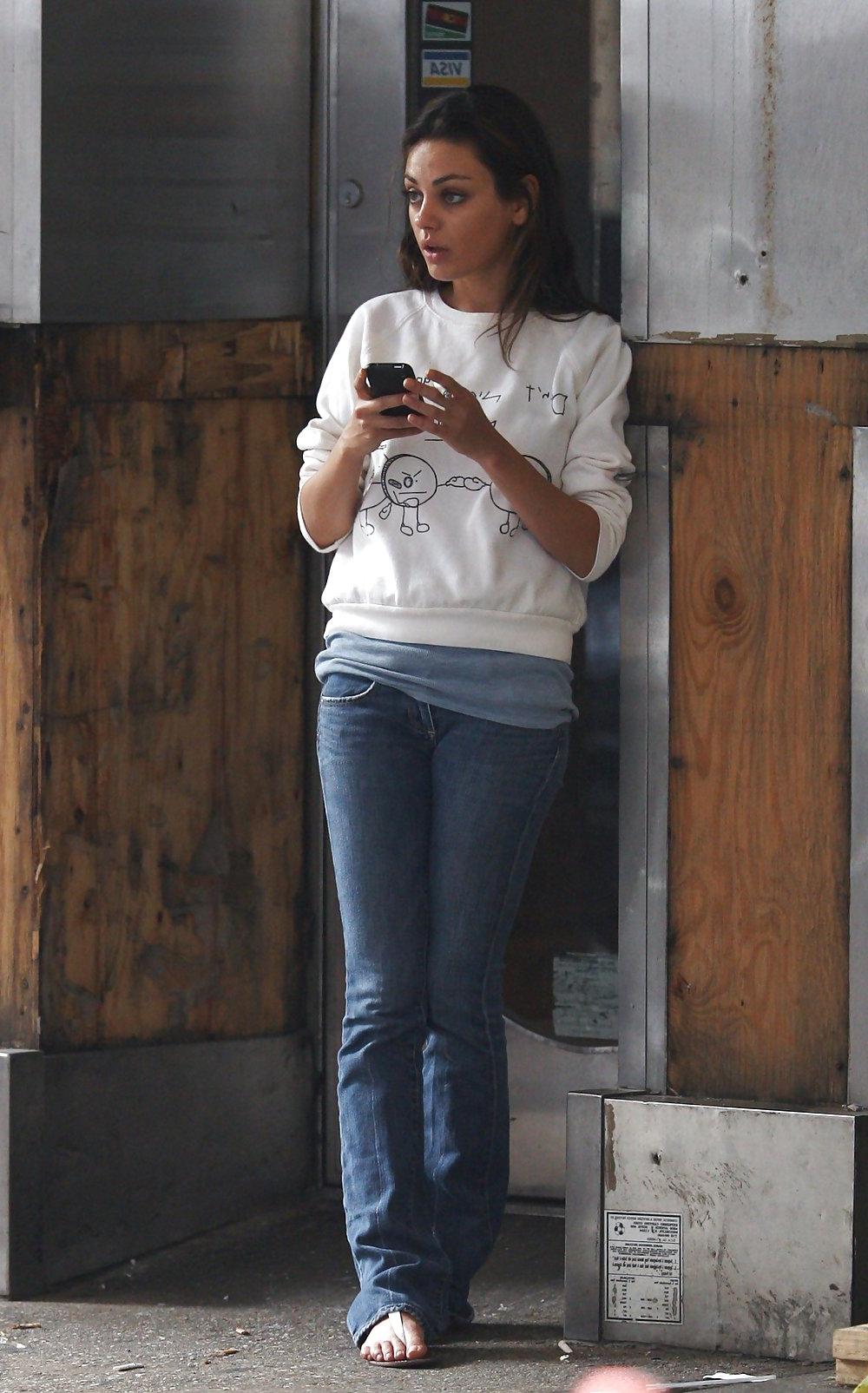 25P Mila Kunis Smoking