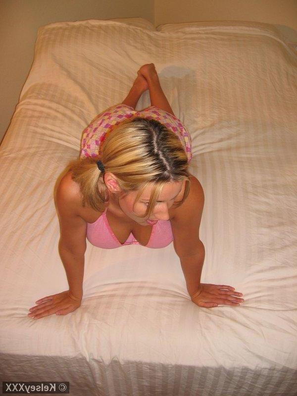 20P Pictures of Kelsey XXX pleasuring her pussy with a toy