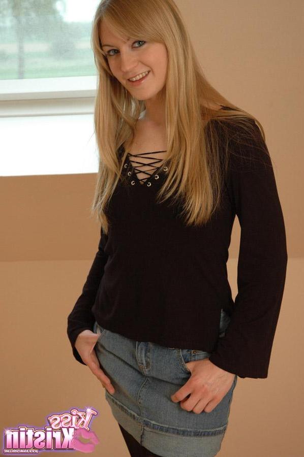 20P Pictures of Kiss Kristin in boots and stockings