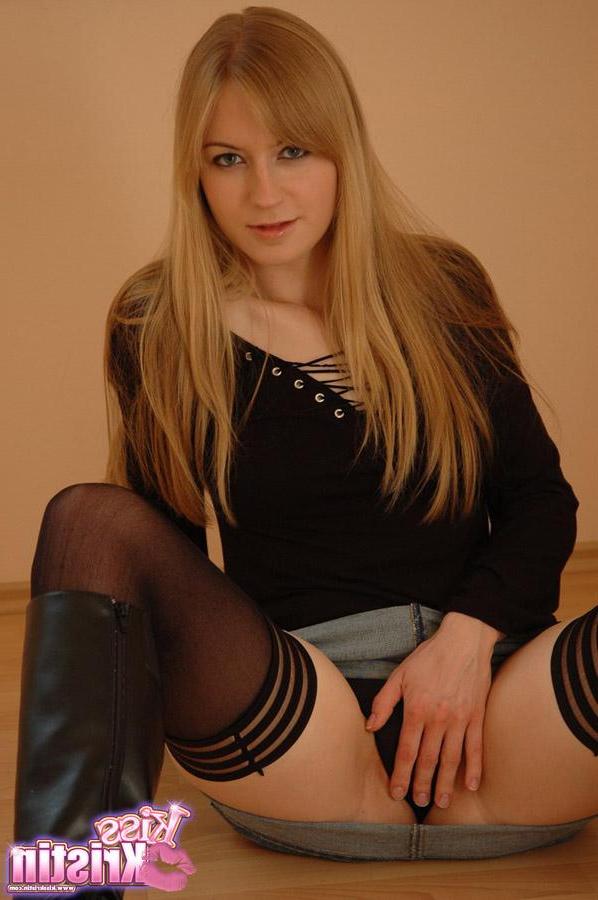 20P Pictures of Kiss Kristin in boots and stockings