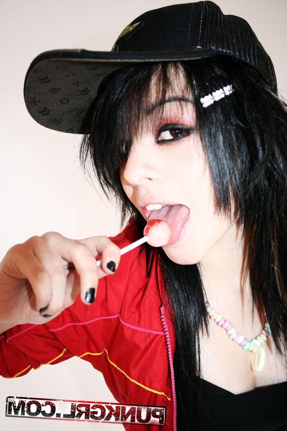 20P Pictures of emo teen Ktten Corpse sucking on something hard