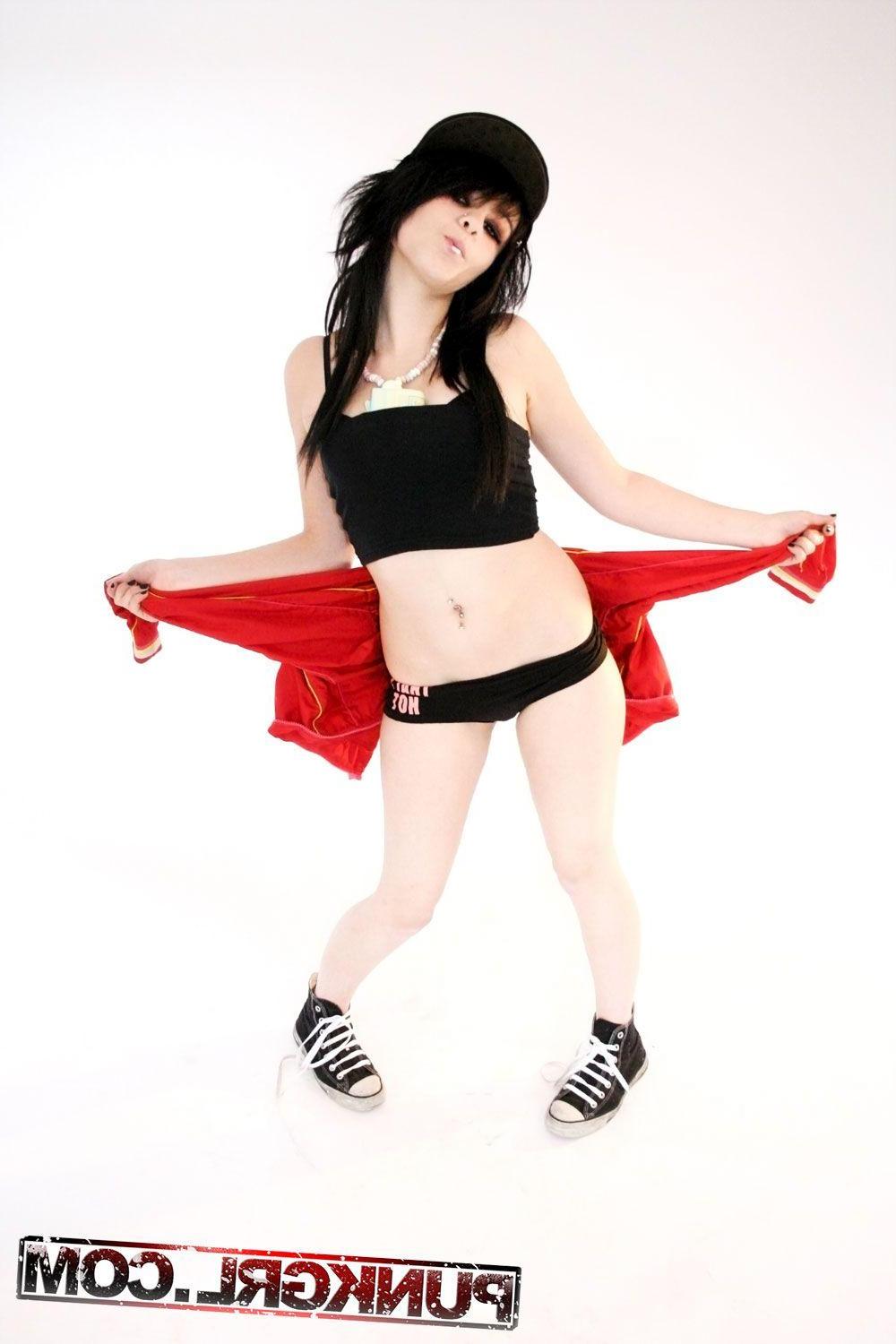20P Pictures of emo teen Ktten Corpse sucking on something hard