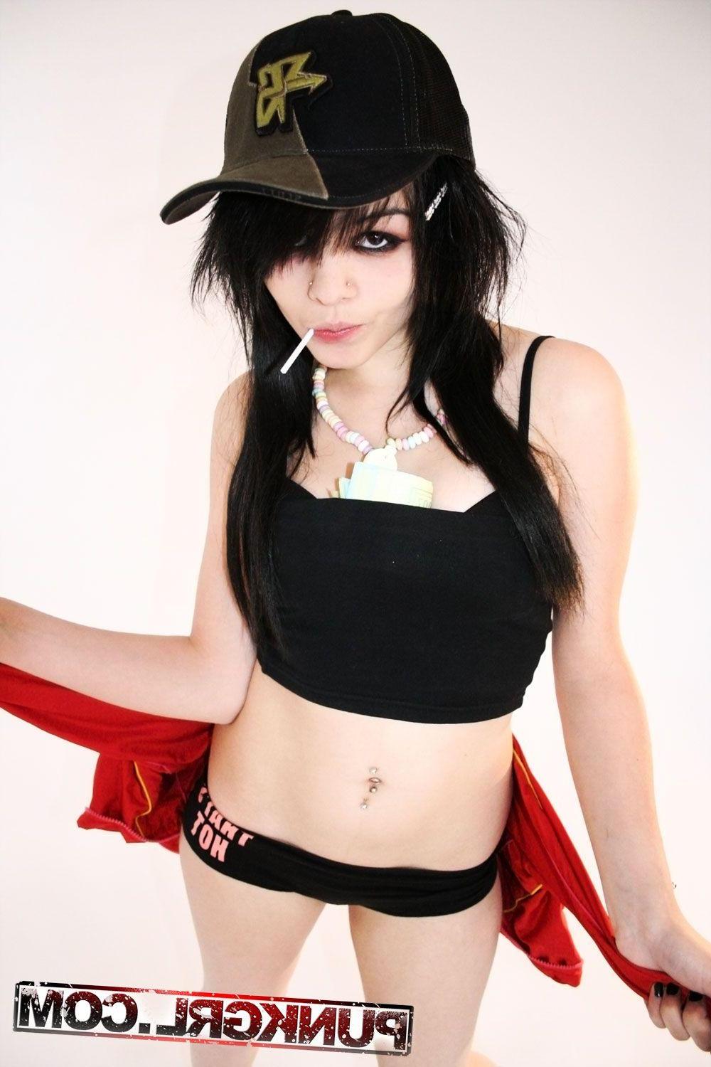 20P Pictures of emo teen Ktten Corpse sucking on something hard
