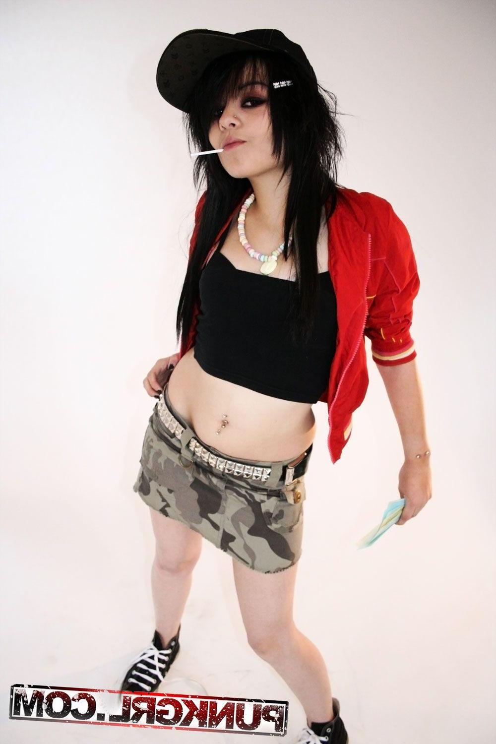 20P Pictures of emo teen Ktten Corpse sucking on something hard