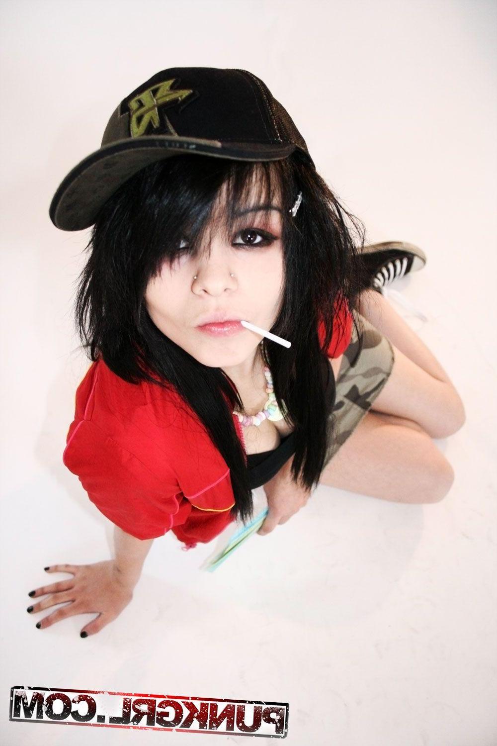20P Pictures of emo teen Ktten Corpse sucking on something hard