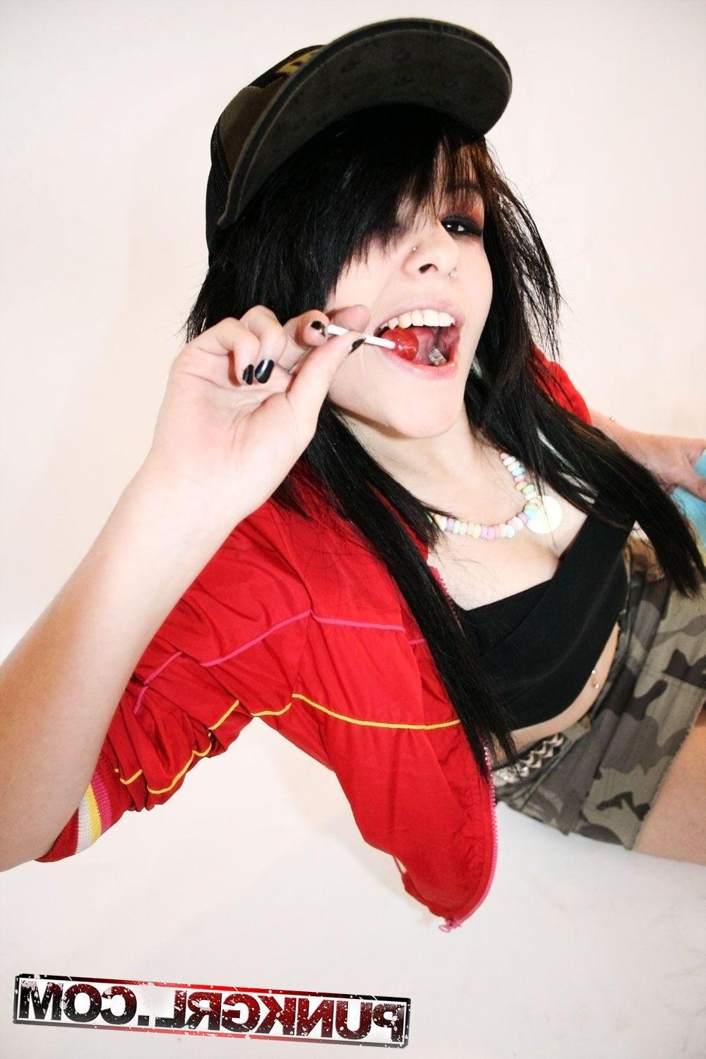 20P Pictures of emo teen Ktten Corpse sucking on something hard