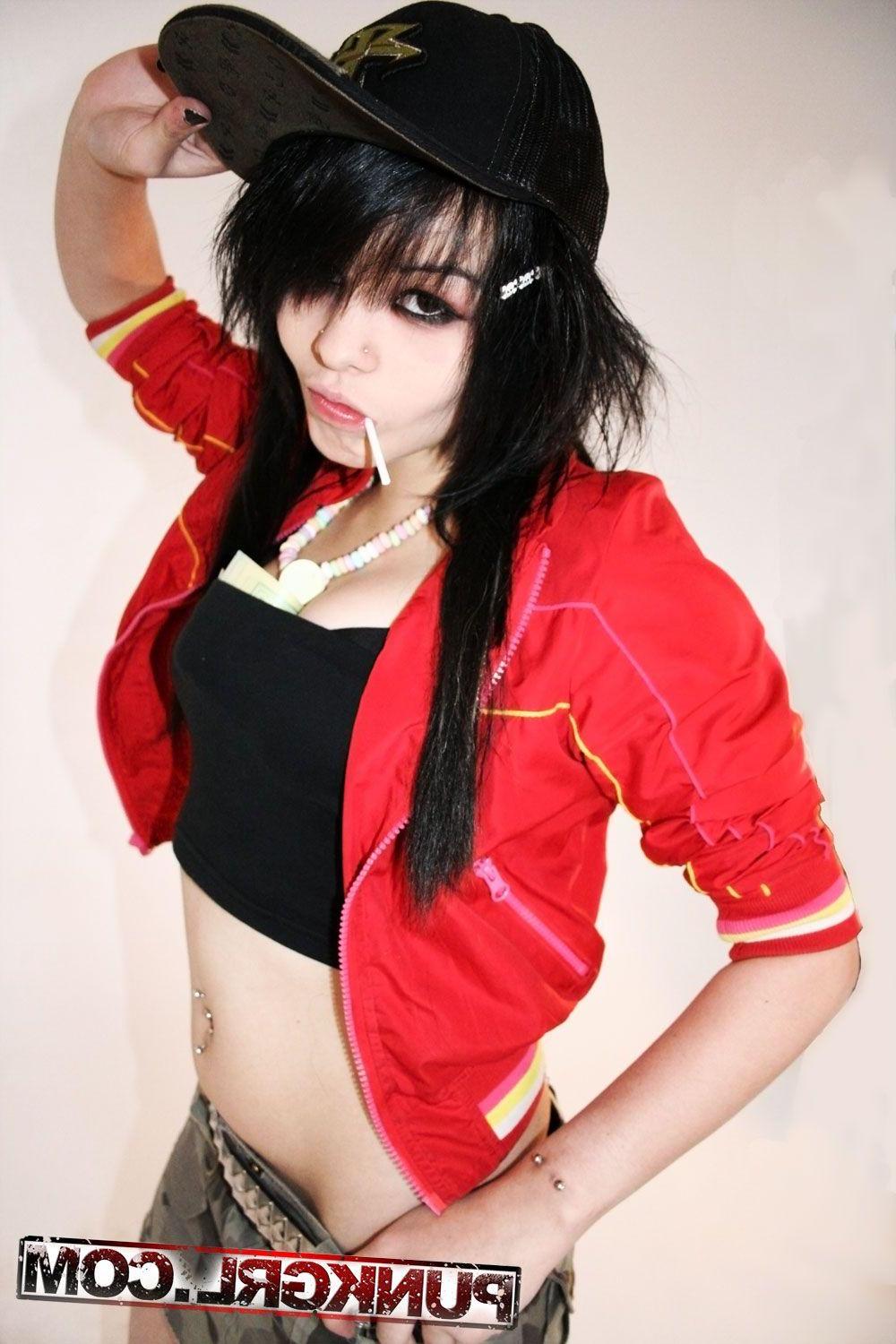 20P Pictures of emo teen Ktten Corpse sucking on something hard