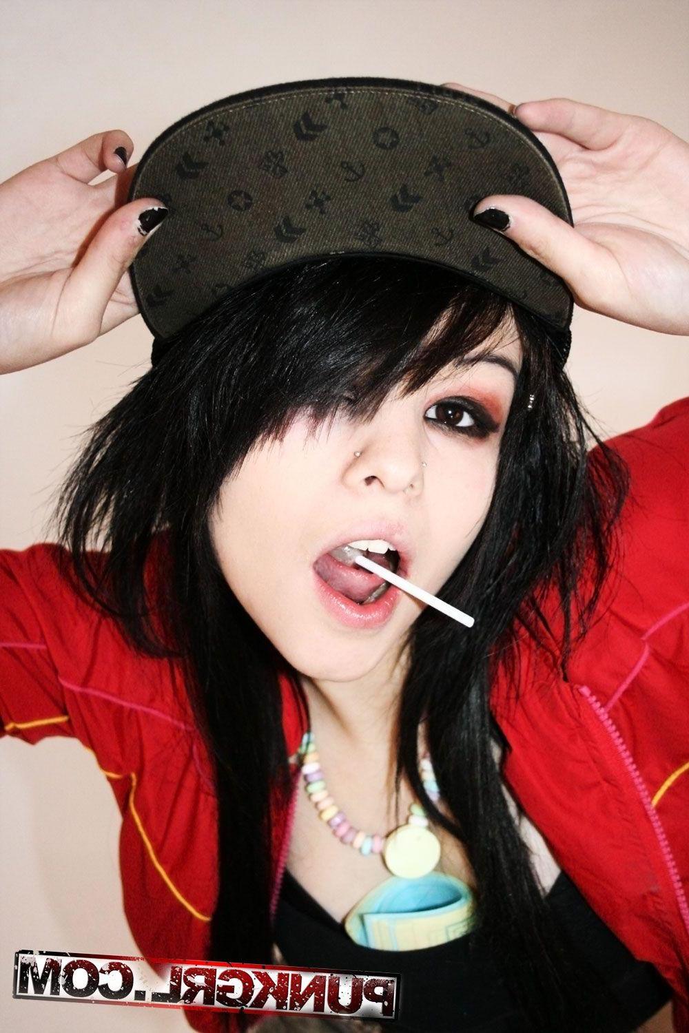 20P Pictures of emo teen Ktten Corpse sucking on something hard