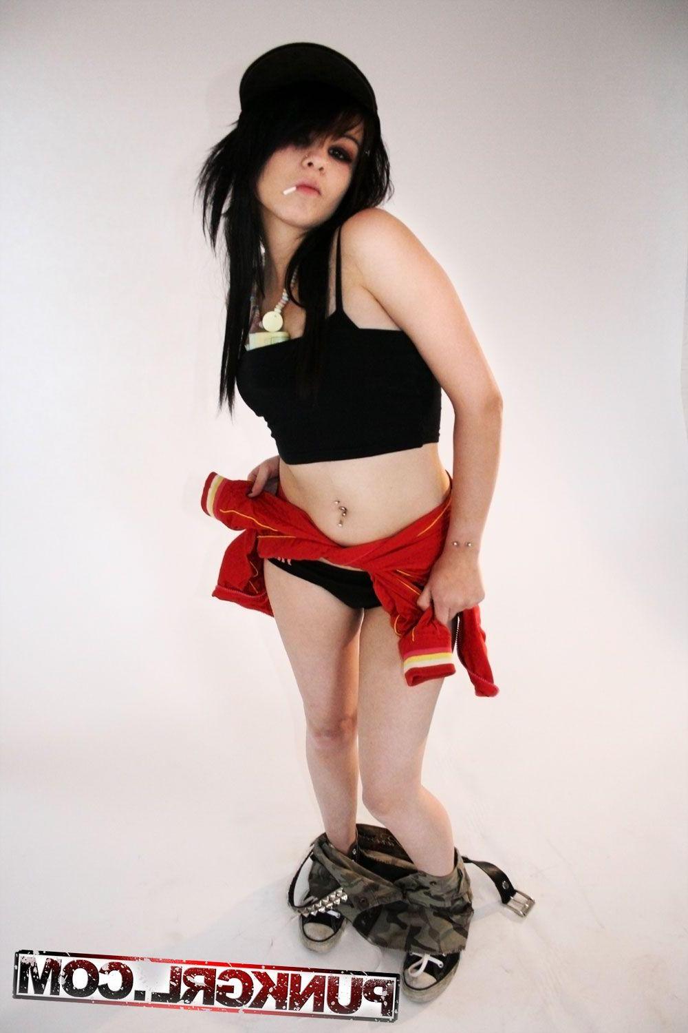 20P Pictures of emo teen Ktten Corpse sucking on something hard