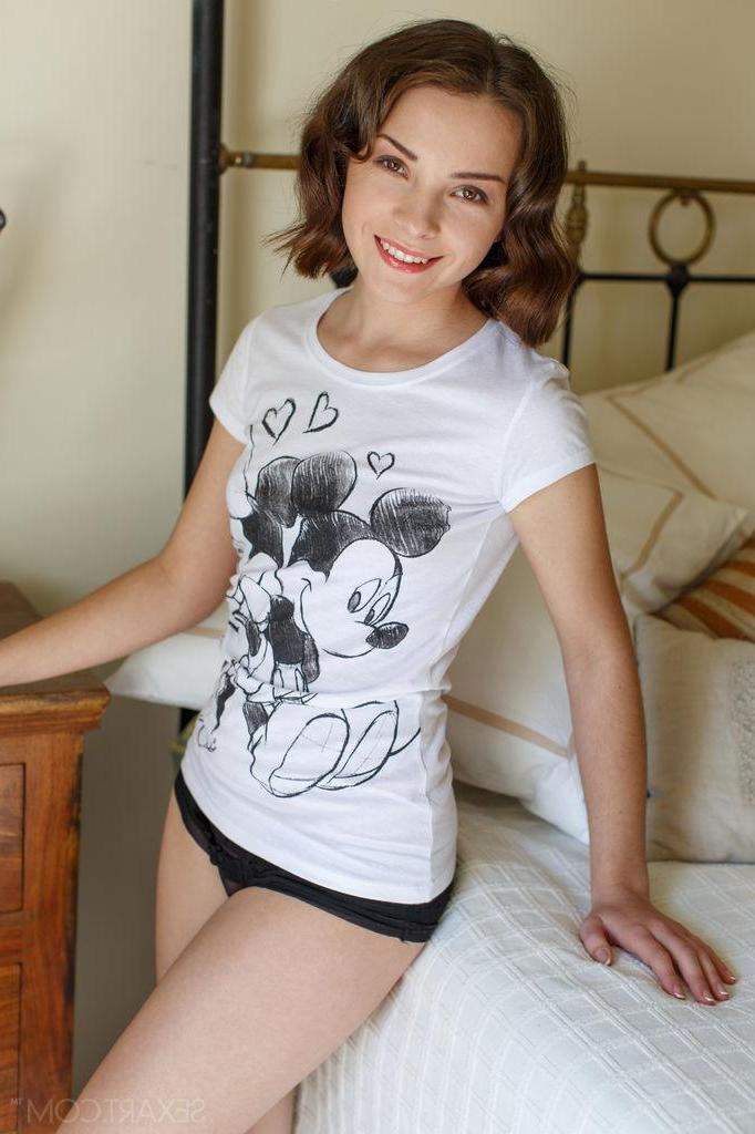 12P Brunette girl Una Piccola strips nude and rubs one out in "Disena"