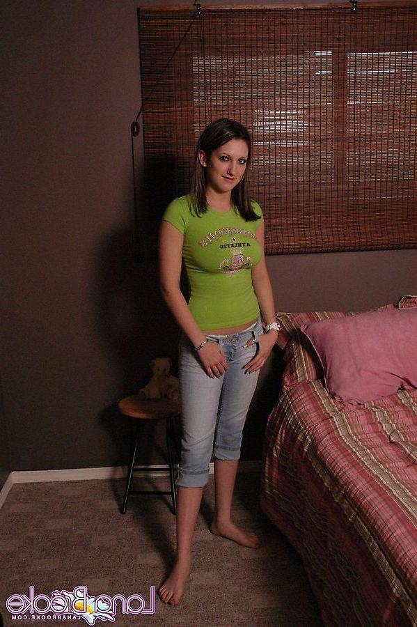 20P Pictures of Lana Brooke looking to meet you in her bed