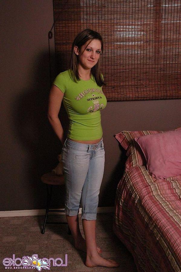 20P Pictures of Lana Brooke looking to meet you in her bed