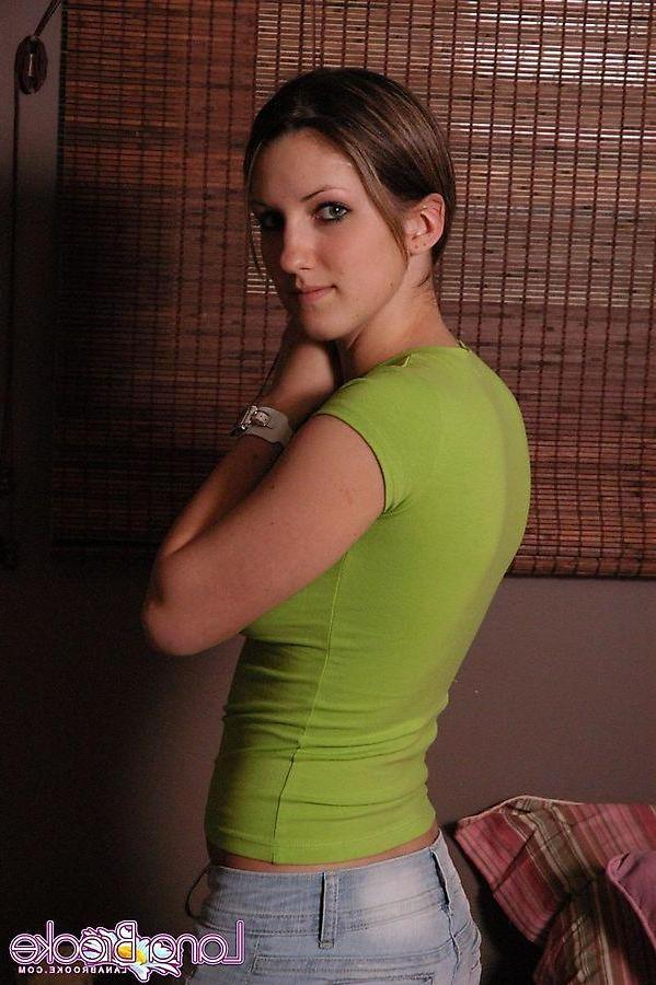 20P Pictures of Lana Brooke looking to meet you in her bed