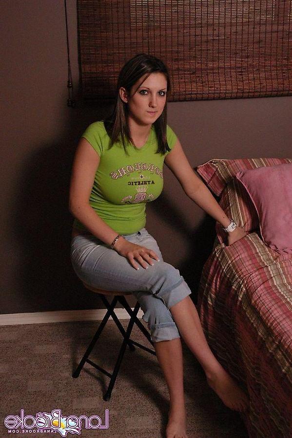 20P Pictures of Lana Brooke looking to meet you in her bed